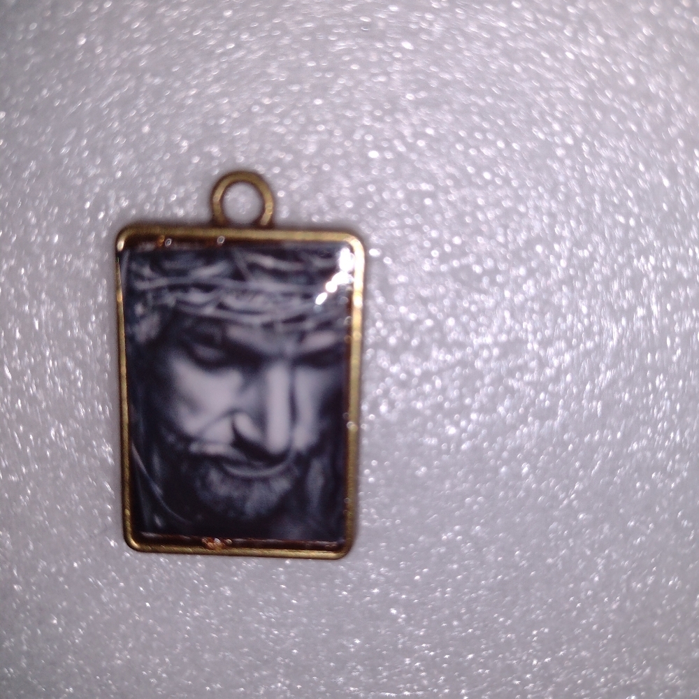 (RESERVED) Jesus Handmade Pendant With Gold Leaf - Picture 3 of 8